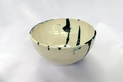 Splashed footed bowl   d 18.5 cm  h 10 cm